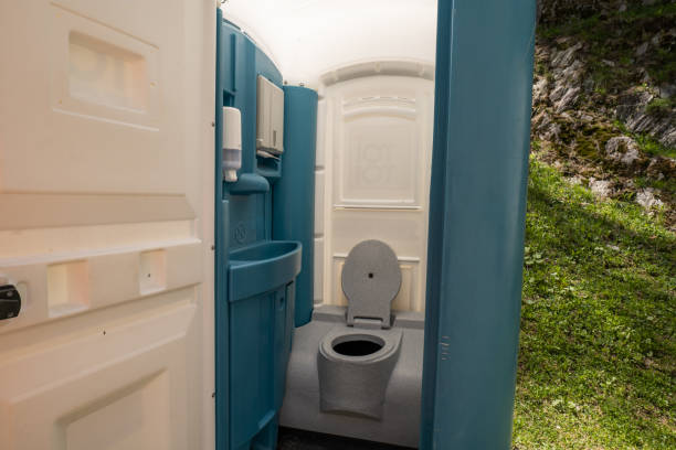 Best Construction site porta potty rental  in Newton, KS